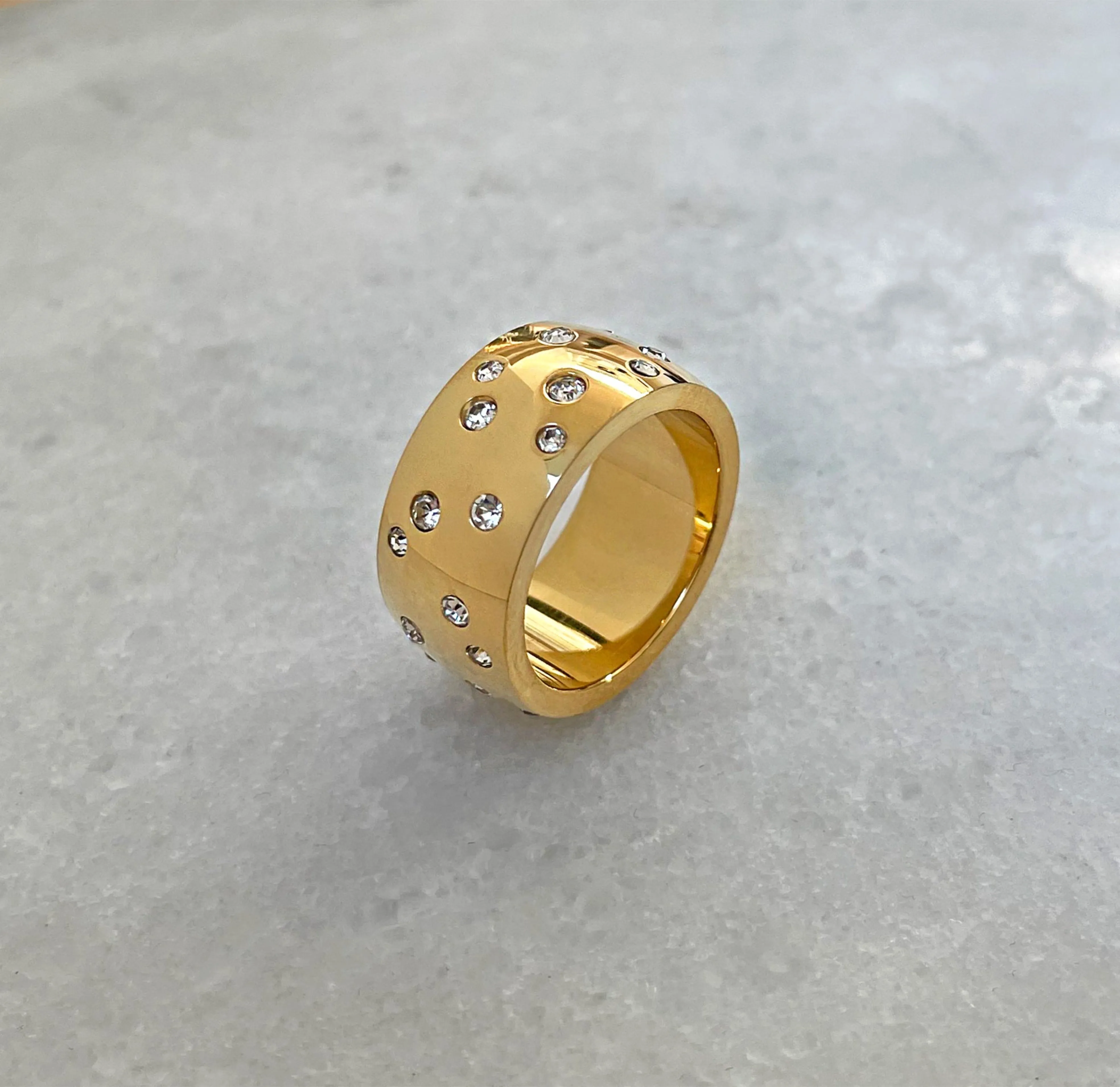 OPHELIA THICK GOLD PAVE RING