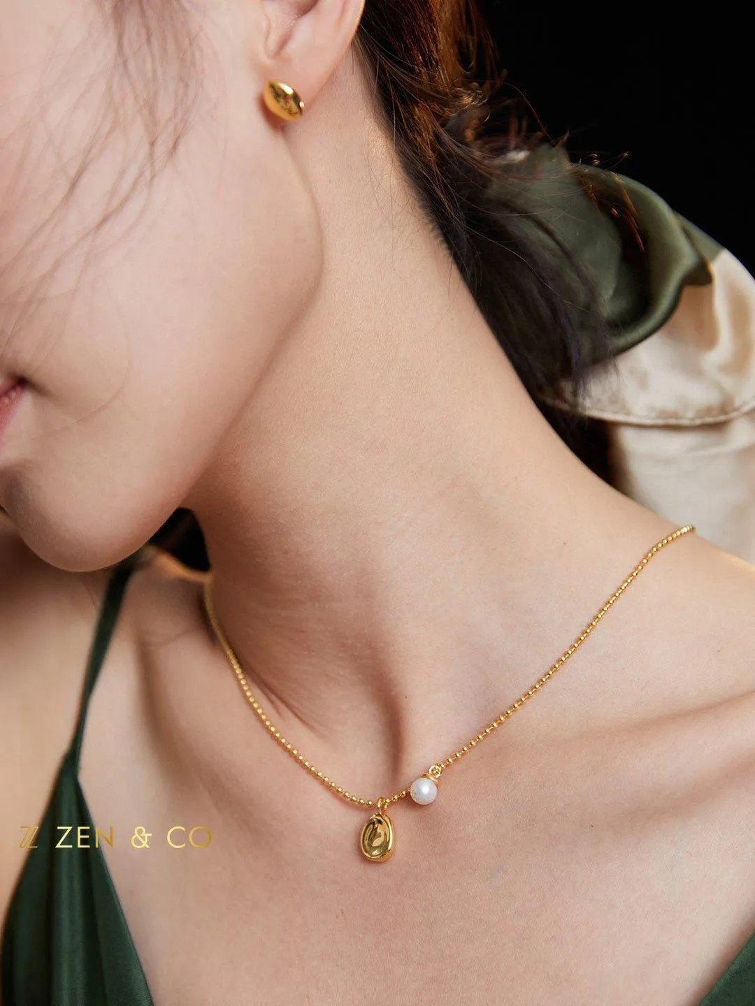 SAMMY Minimalist dainty pearl necklace