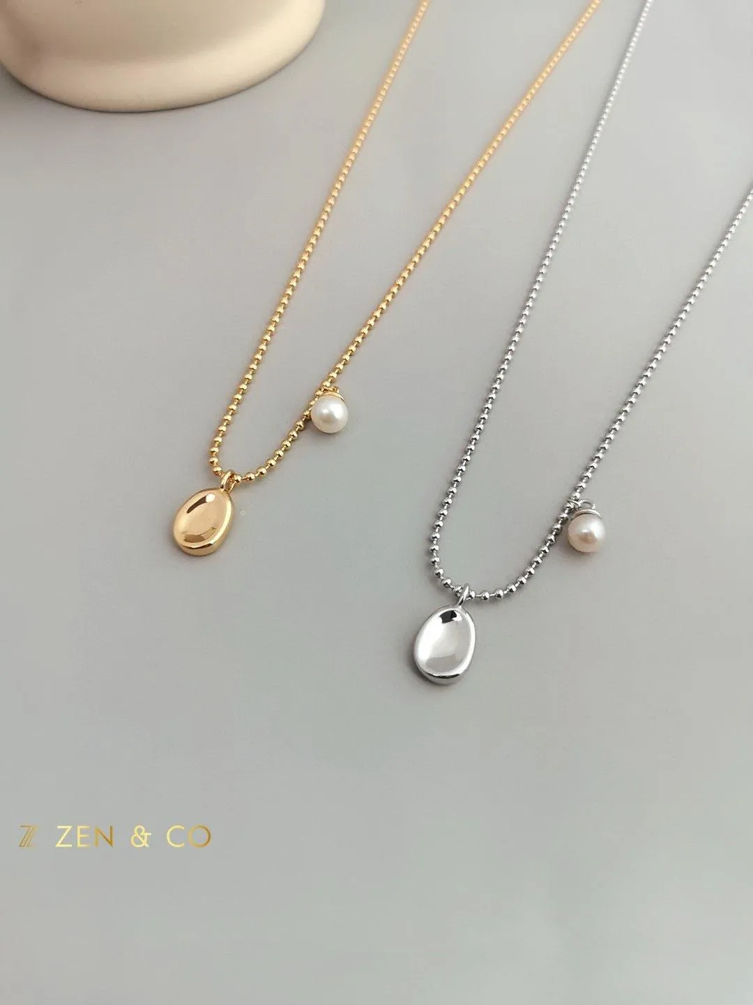 SAMMY Minimalist dainty pearl necklace