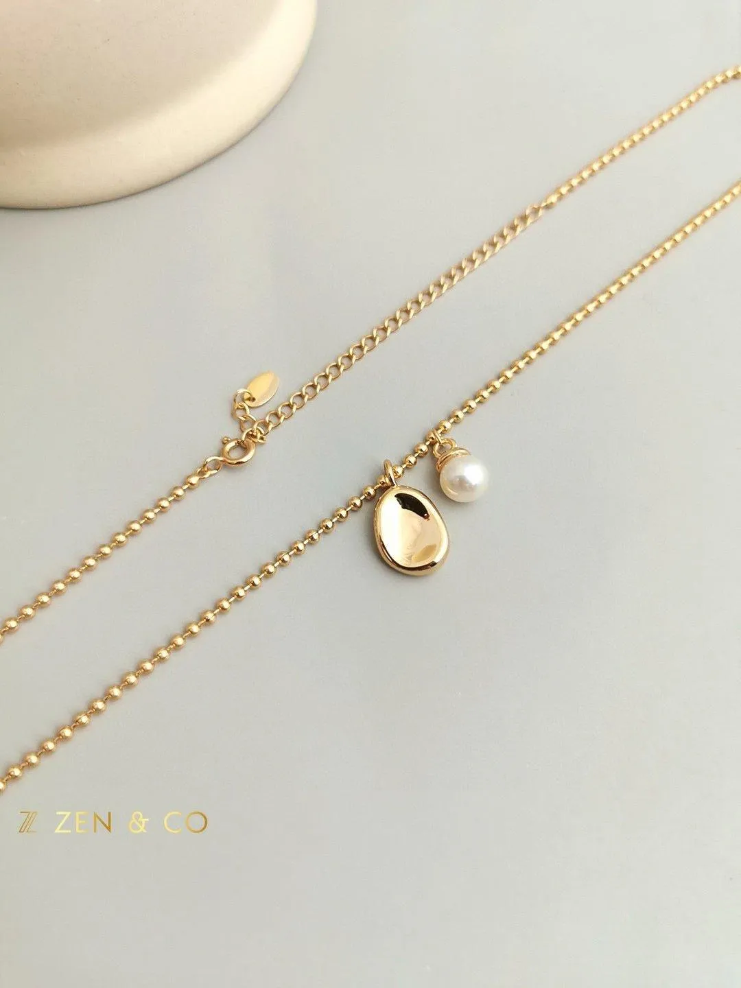 SAMMY Minimalist dainty pearl necklace